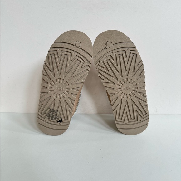 UGG WOMEN TAZZ SAND SHEARLING SUEDE PLATFORM SHOE US 7 - Picture 5 of 6